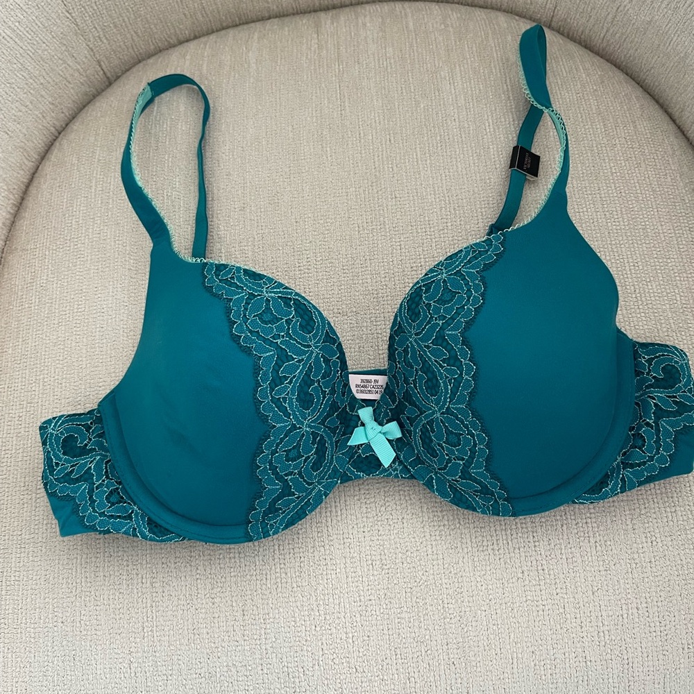 NWT 36B Victoria's Secret Teal Lace Perfect Shape Bra padded